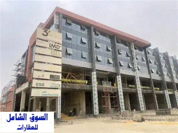 فرصة ذهبية! محل تجاري فاخر للإيجار في مول التجمع الخامس - واجهة 3 كيلو!