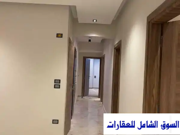 شقة فاخرة 160م² للتأجير في التجمع الخامس - أمام مسجد فاطمة الشربتلي! (22000 جنيه)