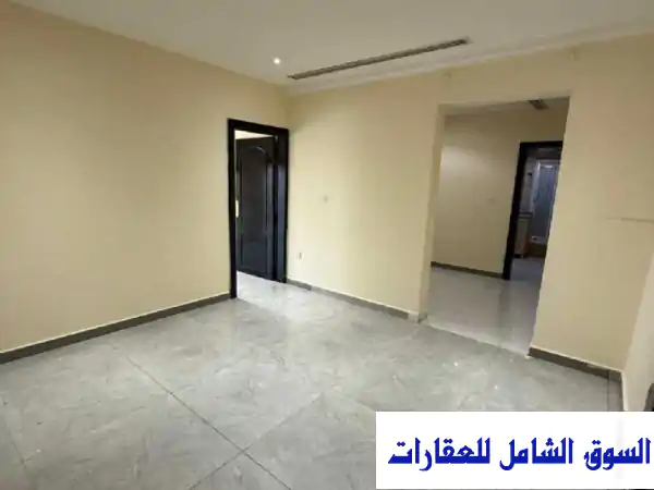 شقة رائعة للإيجار في معيذر - غرفتين وصالة - خلف المركز الصحي!  (4000 ريال)