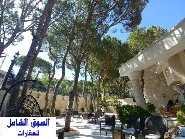 فيلا فاخرة 1061 متر مربع مع مسبح وحديقة وإطلالة...