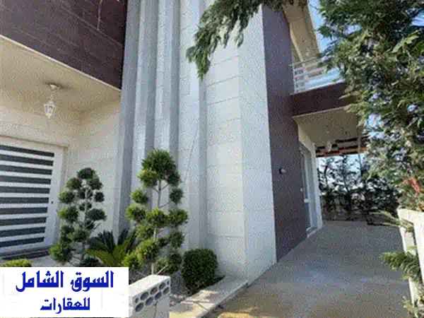 فيلا فاخرة للبيع في دير الزهراني - مسبح خاص وحديقة خلابة!