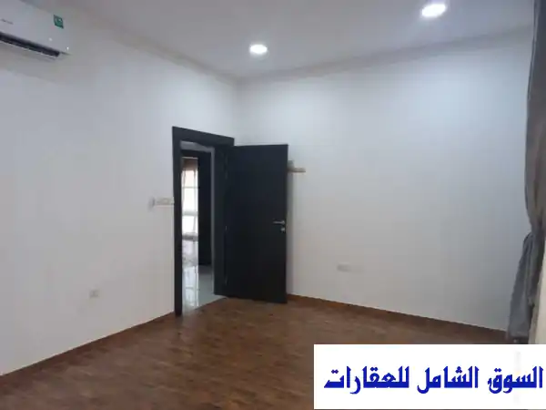 شقة للإيجار في قلب توبلي الوسطى - مساحة 100م²، إطلالة مميزة، مواقف سيارات! 280 دينار