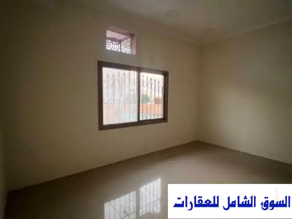 شقة أرضية للإيجار في جدة - علي الوسطى | غرفتين وحمامين + مواقف سيارات