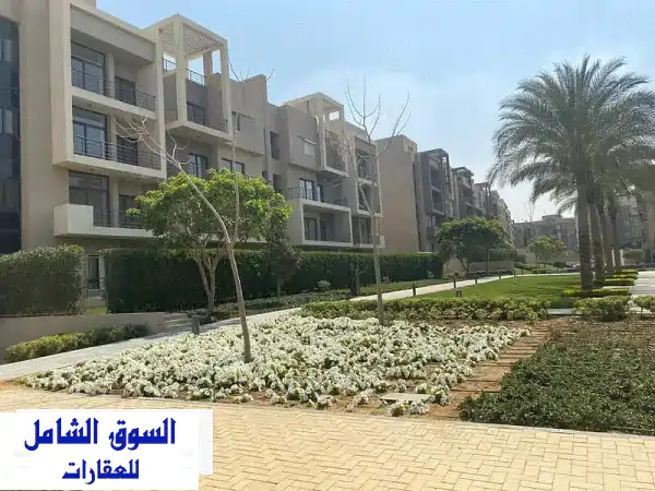 شقة فاخره بحديقة خاصة للبيع في فيفث سكوير -...