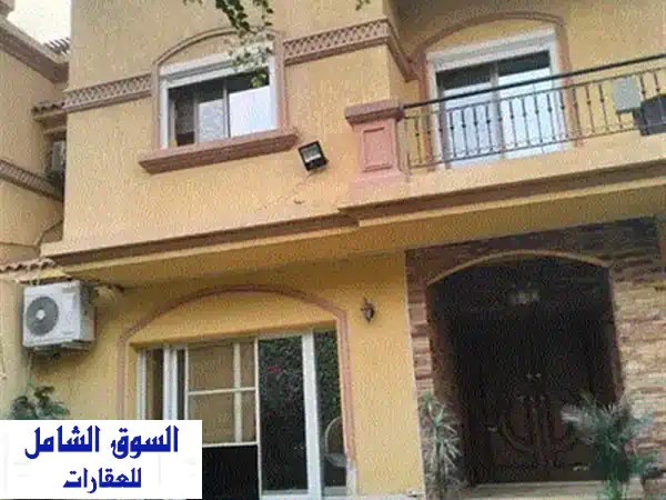 تاون هاوس للبيع بالتجمع الخامس | مساحة 237م² | قريب من الجامعة الأمريكية