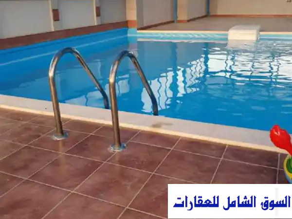 شقة غرفتين نوم (ماستر) + صالة واسعة + حمام سباحة...