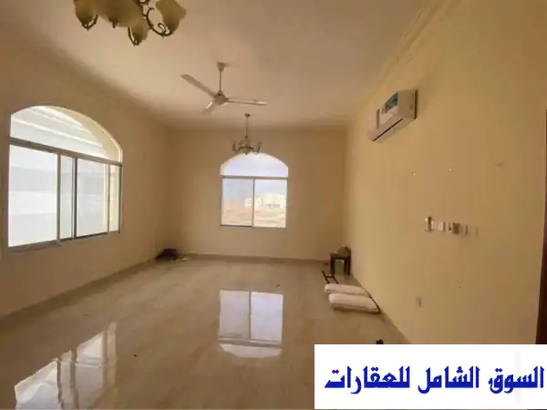 فيلا فاخرة للإيجار السنوي في عجمان - الرقايب | موقع استراتيجي قريب من دبي والشارقة