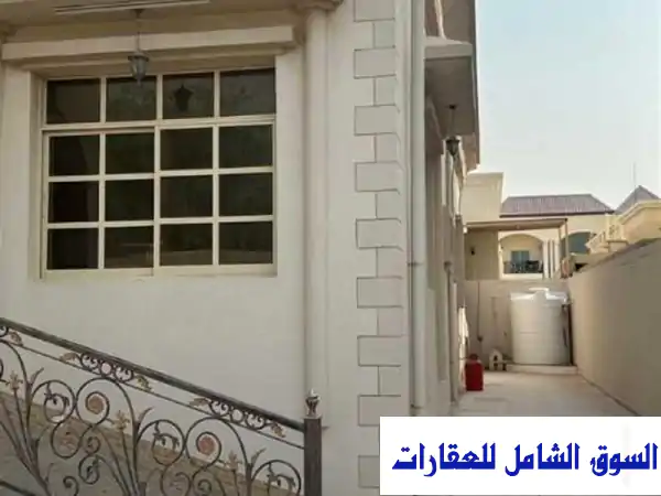 فيلا راقية للإيجار في عجمان - مساحة 6000 قدم مربع،...