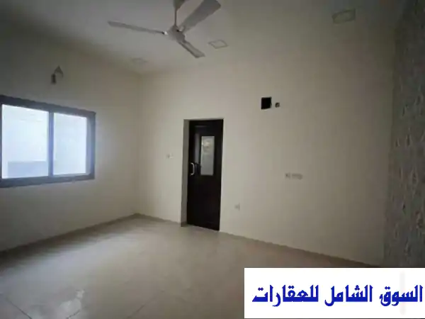 شقة فسيحة للإيجار في جدة - ٣ غرف نوم، ٤ حمامات، موقف سيارات، سعر مميز!