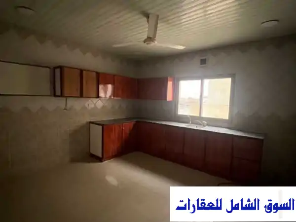 شقة فسيحة للإيجار في جدة - ٣ غرف نوم، ٢ ماستر، ٢٠٠ دينار فقط!