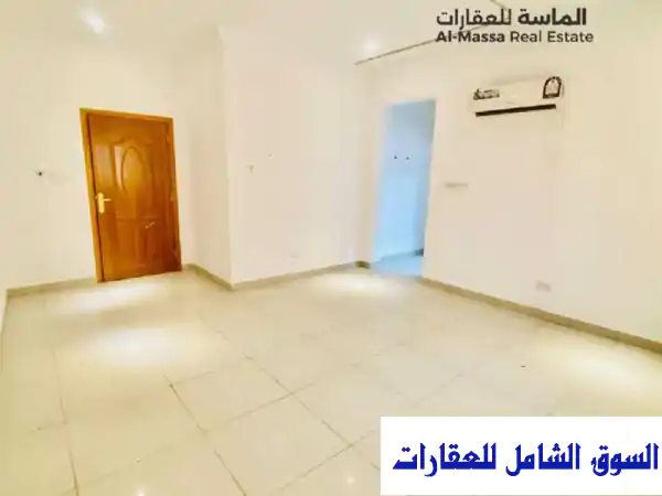 شقة فسيحة للإيجار في المسيلة - 3 غرف نوم، موقع متميز...