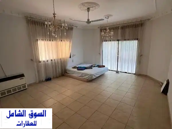 فرصة ذهبية! فيلا فاخرة زاوية للبيع في أبو كوارة بسعر لا يُفوّت!