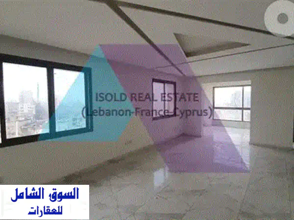 شقة فاخرة للبيع في ميناء الحصن، بيروت - إطلالة خلابة!