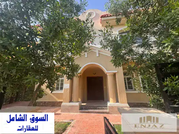 فيلا فاخرة للبيع في مدينتي -  موقع استثنائي بسعر مغرٍ!