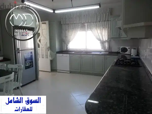 شقة فاخرة 350م² مفروشة للإيجار في أم اذينة - إطلالة خلابة!