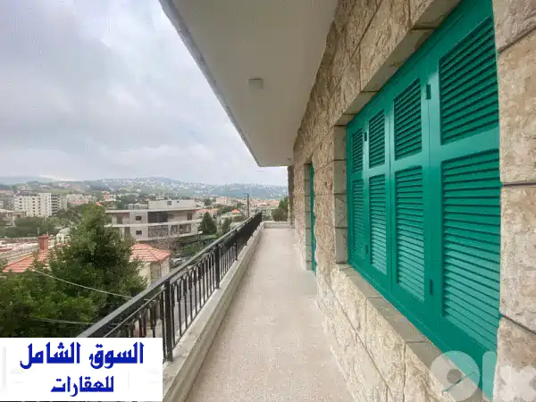شقة فاخرة للإيجار في قلب عجلتون بإطلالة جبلية خلابة...