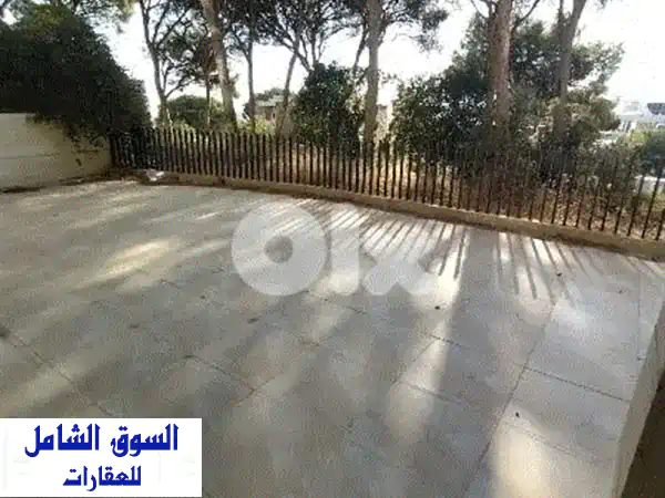 شقة فاخرة للبيع في المنصورية - مساحة واسعة وتراس رائع!