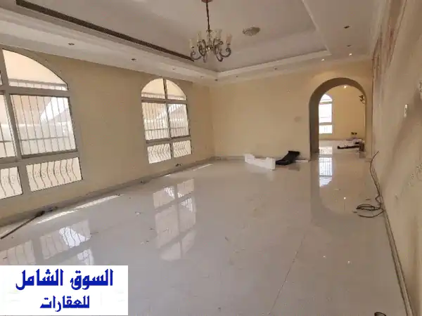 فيلا فاخرة للإيجار في مدينة خليفة أ - مساحة واسعة ومسبح مغلق!