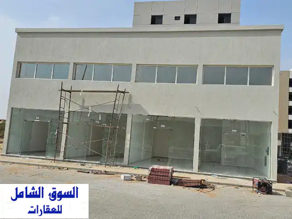 فرصة استثمارية ذهبية! معرض ومحلات تجارية راقية...
