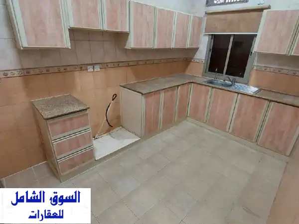 شقة للإيجار في مدينة حمد - غرفتين نوم، موقع متميز! (200 دينار)