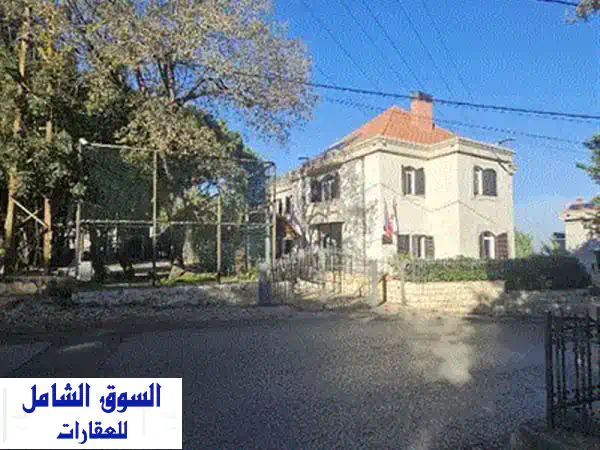 شقة فاخرة 500 متر مربع مفروشة بإطلالة جبل وبحر خلابة في الرابية - فرصة استثمارية رائعة!
