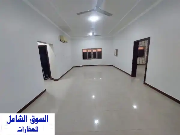 شقة للإيجار في مدينة حمد - غرفتين نوم، موقع متميز!...