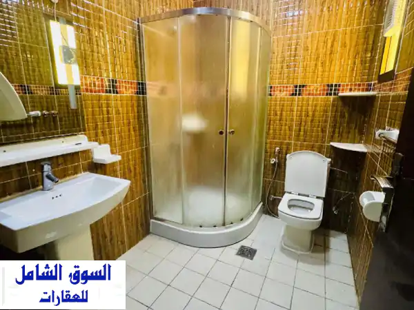 شقة عصرية للإيجار في الجيمي المريجب - غرفة وصالة + خدمات كاملة!
