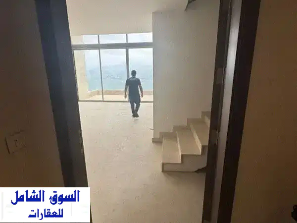 دوبلكس فاخر للبيع في بيت مري - مساحة 400م²، 4 غرف...