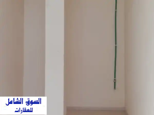 فرصة استثمارية ذهبية! 4 محلات تجارية + 7 غرف سكنية...