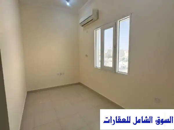 بنتهاوس ستوديو فاخر للإيجار في عين خالد - الريان | قريب من مول 01!