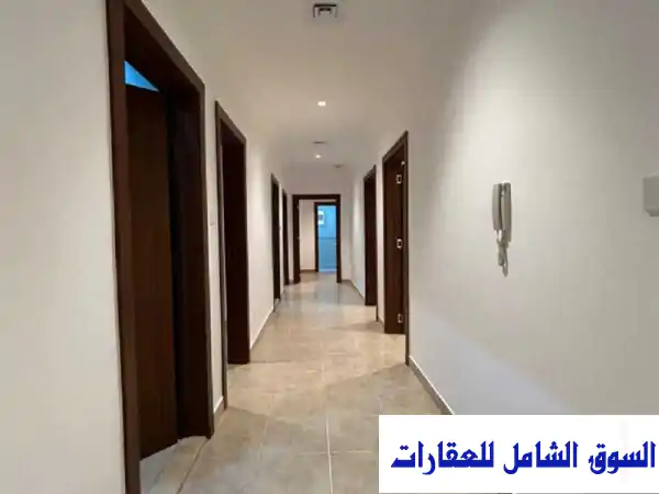شقة أحلامك في الزهراء - دور أرضي فسيح للإيجار بـ 800 دينار فقط!