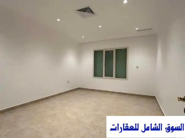 دور ثاني فاخر للإيجار في الزهراء - حولي | 700 دينار فقط!