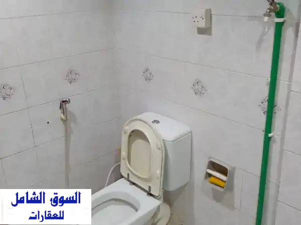 شقة عزاب رائعة في بني ياس غرب - غرفتين وصالة - إيجار مميز!