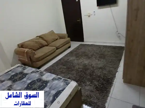 غرفة وحمام مفروشة للإيجار في الخوير - أمام أسواق مكة! (150 ريال شامل)