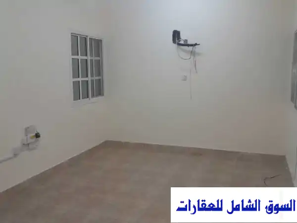 شقة عائلية فسيحة للإيجار في المطار القديم - الدوحة...