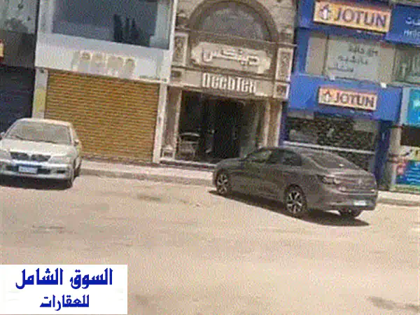 فرصة استثمارية ذهبية! محل تجاري فاخر بـ 3 أدوار...
