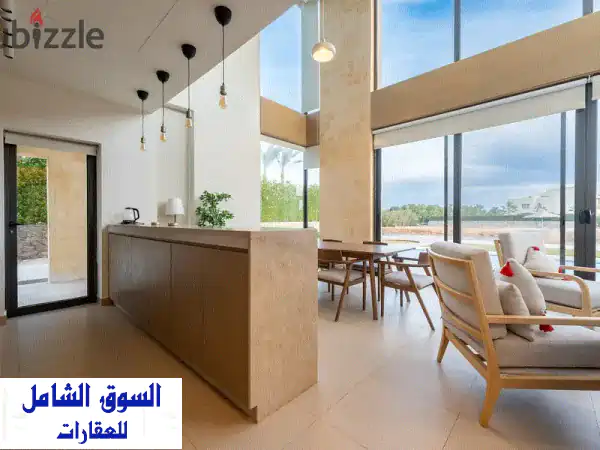 شاليه أرضي فاخر بحديقة خاصة وإطلالة خلابة على...