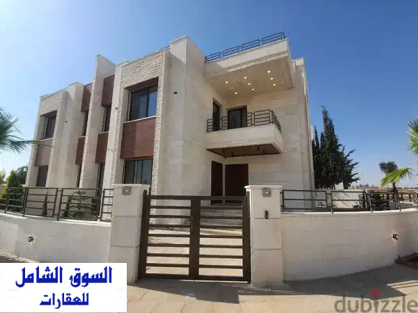 فرصة ذهبية! فيلا فاخرة للبيع في طريق المطار قرب...