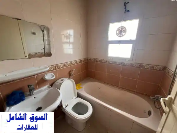 شقة فسيحة للإيجار في المويهات - 3 غرف وصالة، موقع مميز! 25 ألف درهم