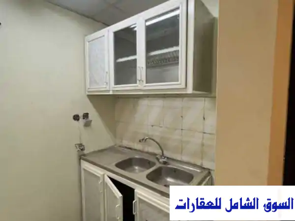مكتب فاخر للإيجار في حولي - شارع تونس الرئيسي! 110م² - فرصة ذهبية!
