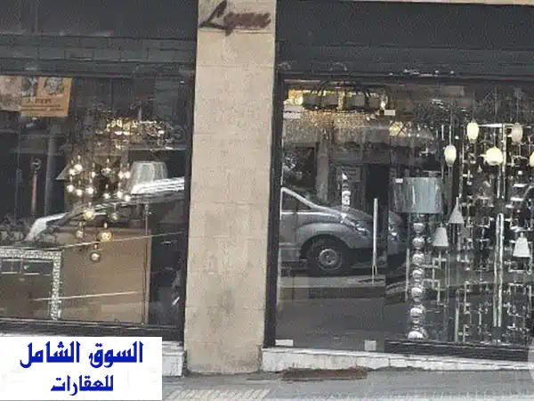صالة عرض فاخرة للإيجار - 300 متر - واجهتان على...
