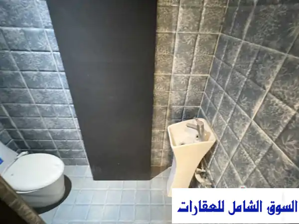 مكتب فاخر للإيجار في حولي - شارع تونس الرئيسي! 110م²...