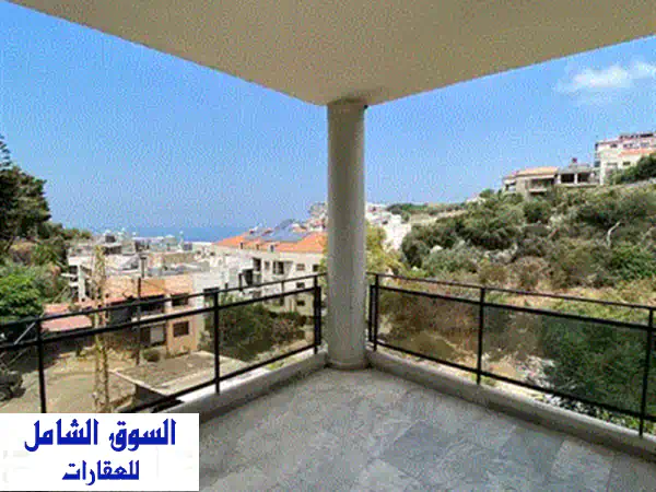 شقة فاخرة بمنظر جبلي خلاب في عين علق - سعر لا يُضاهى! (DM124156)