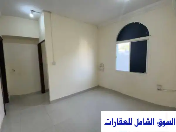 استوديو أرضي فاخر في مدينة خليفة الجنوبية - بالقرب من المرور! (1700 ريال)