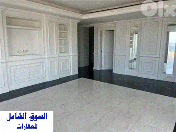 تريبلكس فاخر للبيع في الجناح - 700 متر مربع و7 مواقف سيارات! | فرصة استثمارية مميزة