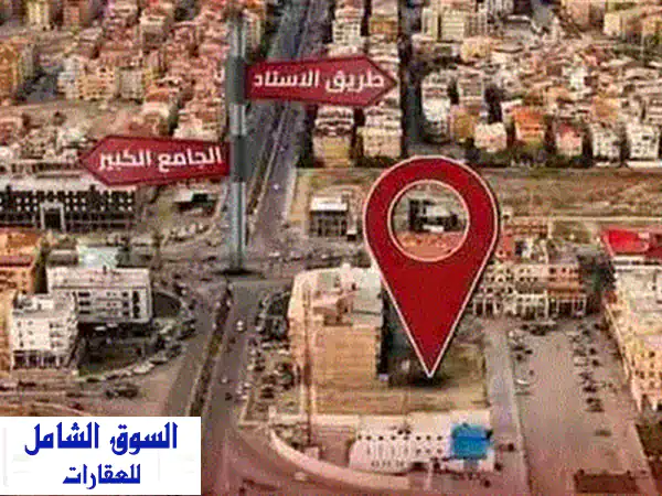 فرصة ذهبية! محل تجاري فاخر ناصية أمامية بحري على شارع الاستاد الرئيسي - استلام فوري!