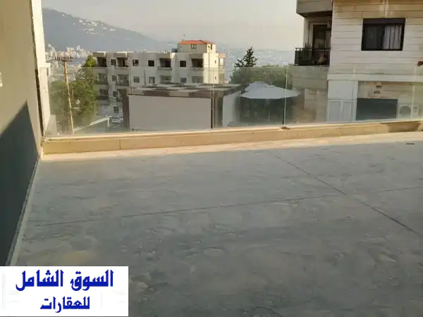 شقة فاخرة للبيع في أدما - إطلالة خلابة ومساحة واسعة!