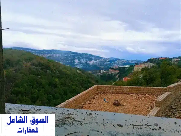 فيلا فاخرة قيد الإنشاء في أجلتون بإطلالات خلابة...