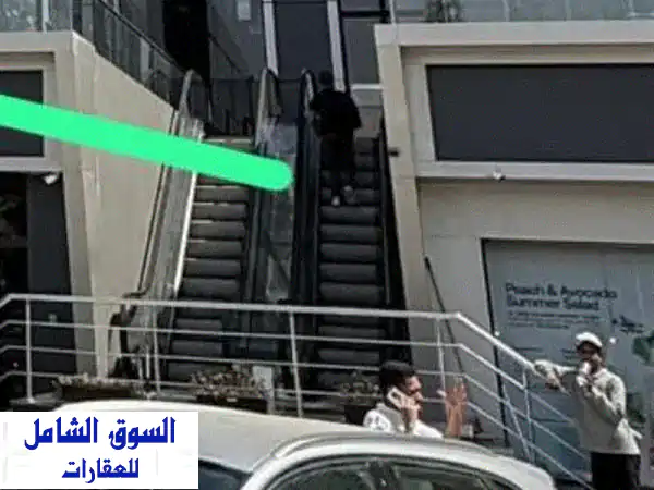 فرصة استثمارية ذهبية! محل تجاري فاخر للبيع على...