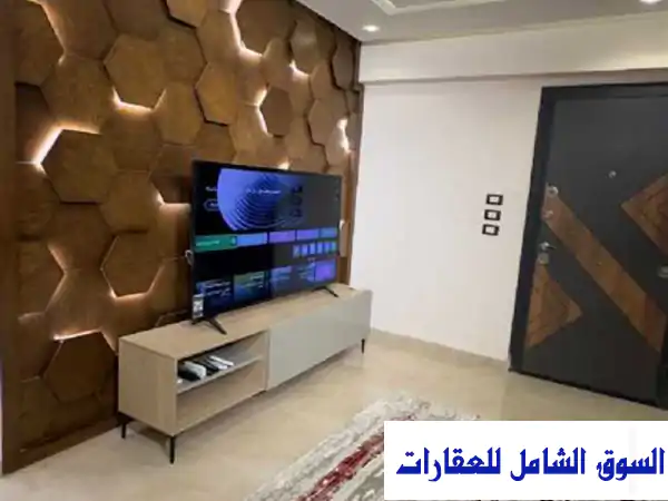 شقة مفروشة فاخرة للإيجار في قلب 6 أكتوبر | حي أول -...